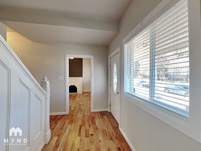 Building Photo - 2426 S Acoma St