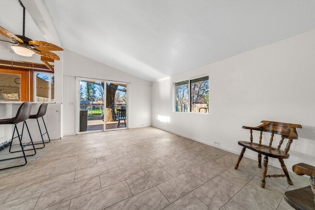 Dining room - 19036 Genevieve Rd