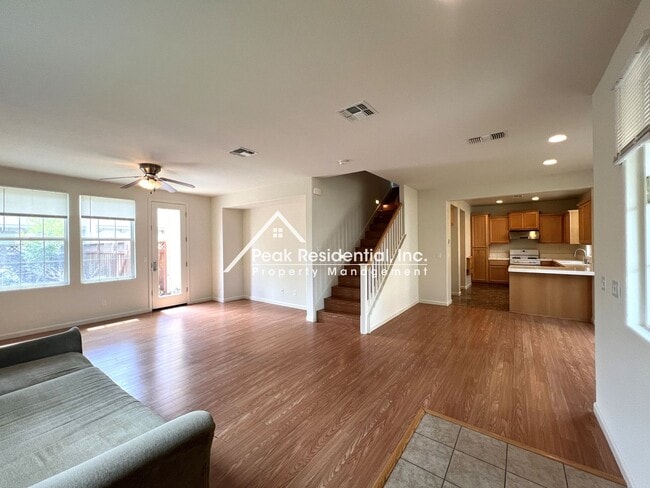Building Photo - Beautiful 4bd/2.5ba Folsom Home with 2 Car Garage!