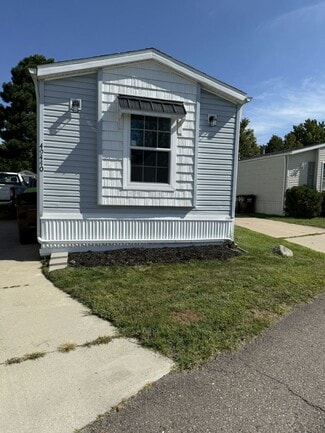 Building Photo - 49440 Maple St