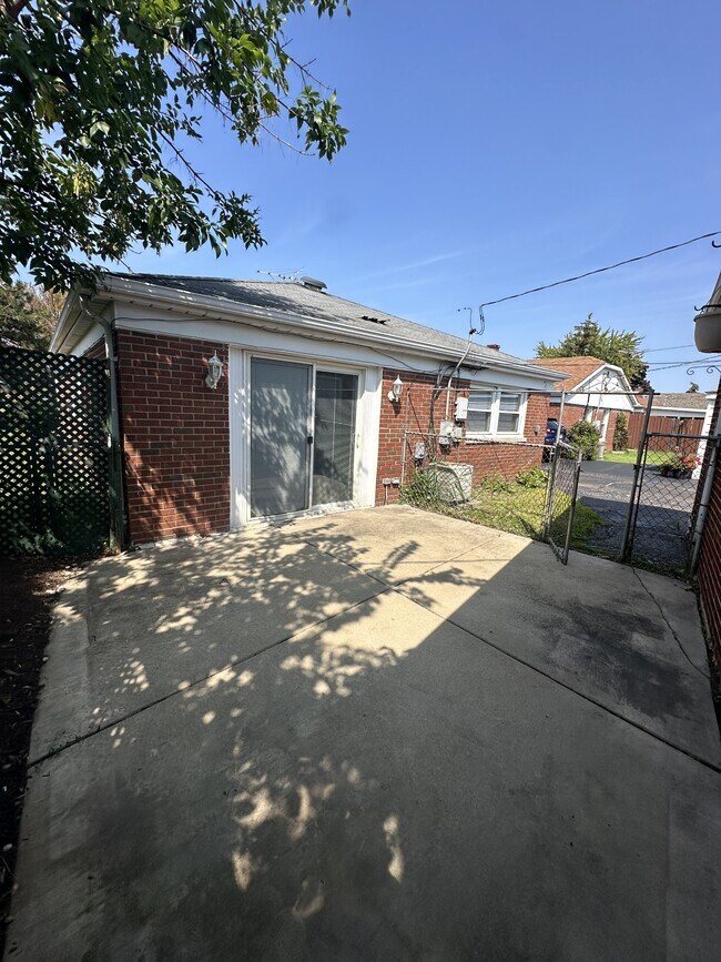 Foto del edificio - 11613 Kedzie Ave