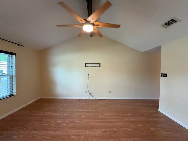 Building Photo - 6415 Elm Springs Dr