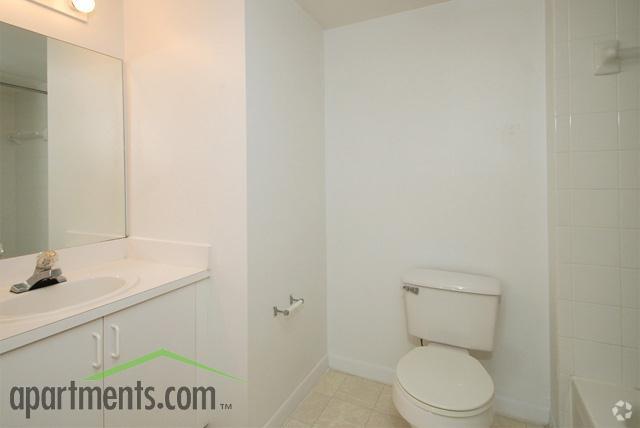 Baño - Woodlake Apartments