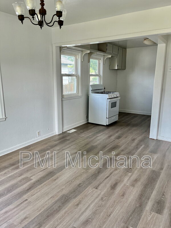 Foto del edificio - 3314 S Main St