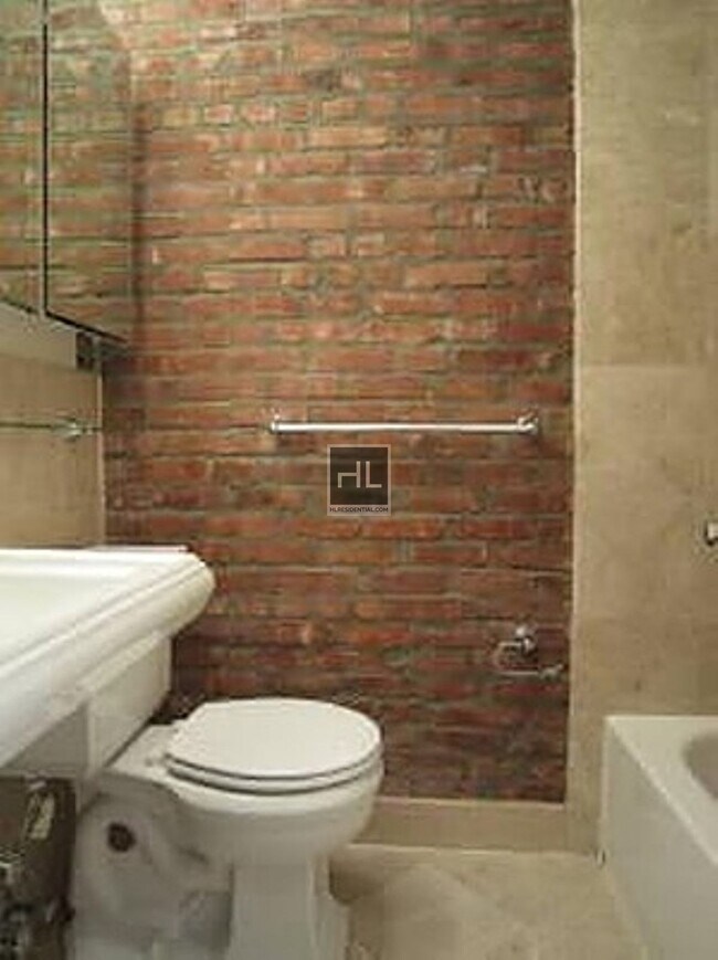 Foto del edificio - E 5TH ST.