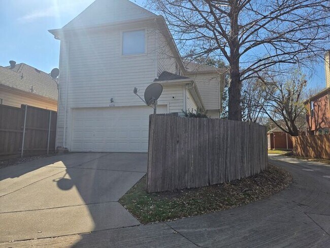 Foto del edificio - 6116 Thursby Ave