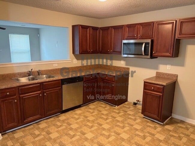 Building Photo - 8882 Seneca Rd