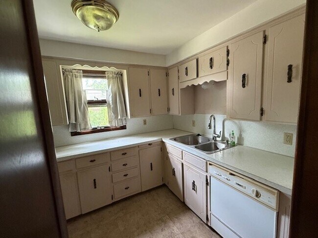 Foto del edificio - Charming 3 Bedroom Home with Fenced Yard &...