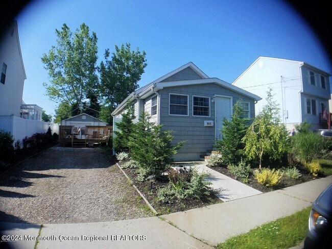 Building Photo - 538 Jersey Ave