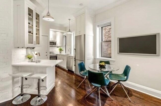 Foto del edificio - 382 Commonwealth Ave