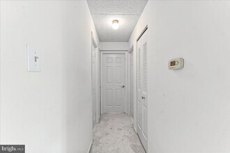 Building Photo - 3207 Valley Dr