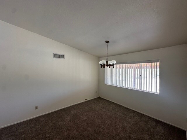 Foto del edificio - HOUSE FOR RENT