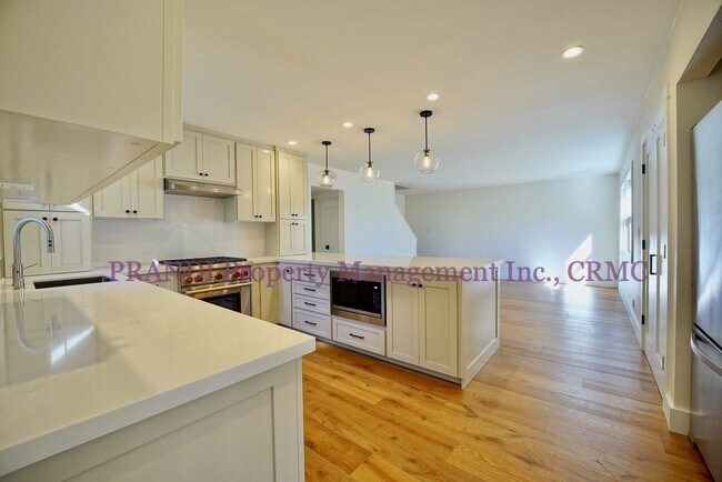Building Photo - Marinwood Gem, Fully Renovated, Stylish an...