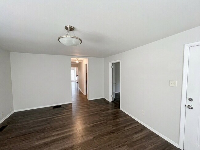 Foto del edificio - 9434 Bristol Ave