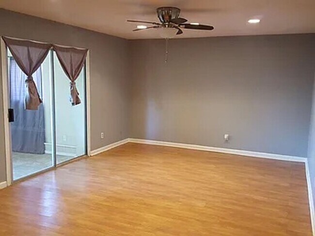 Building Photo - Single family home, 2 car garage