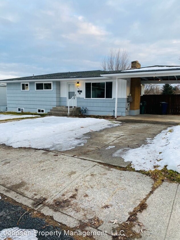 Primary Photo - 4 br, 1 bath House - 2403 W. Rosewood Ave.