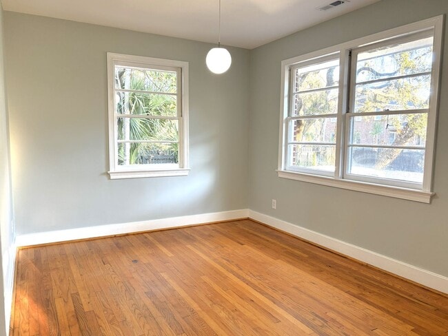 Building Photo - 2 Bedroom | 1 Bathroom Home – Downtown Charleston - Available NOW! Short term lease!