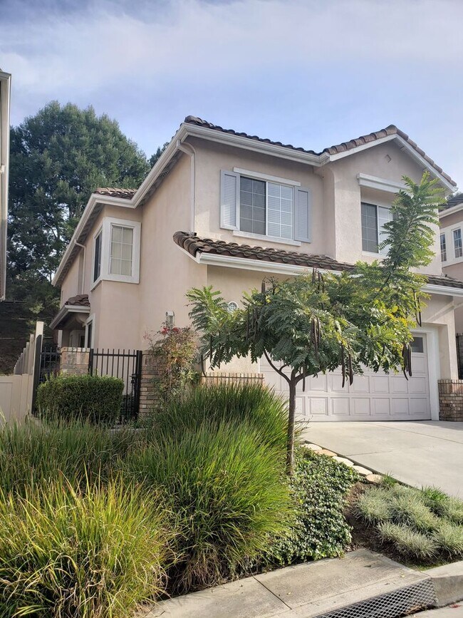 Foto del edificio - ***COMING SOON***SPACIOUS 4 BEDROOM | 3 BA...