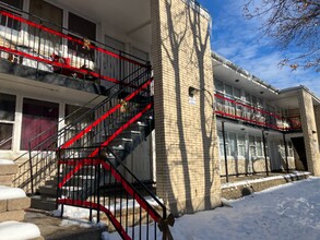 Building Photo - 2040 W Hood Ave