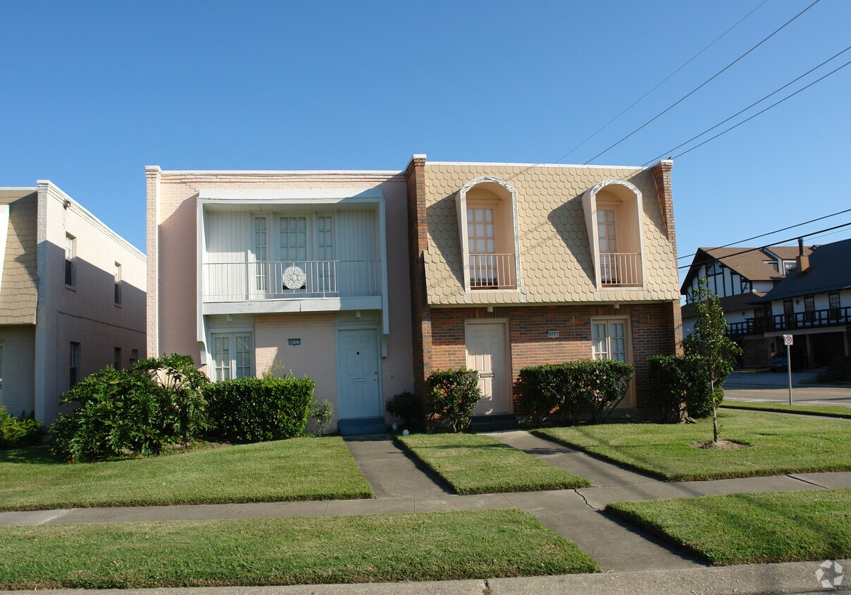 Primary Photo - 4001 Alberta St