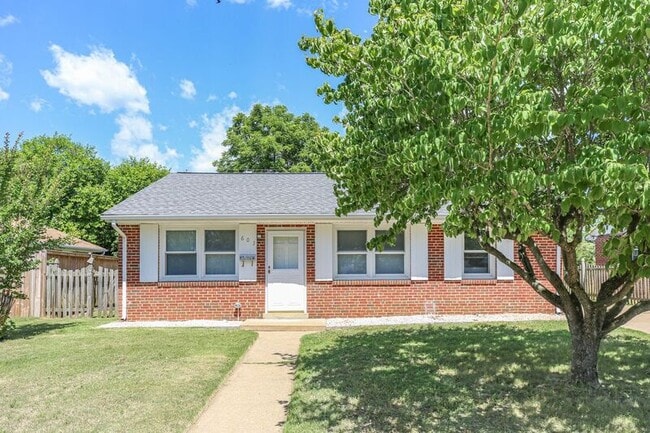 Building Photo - 603 Woodford St