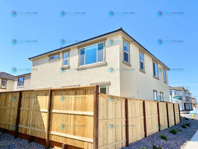 Building Photo - 4 Bedroom 3 Bath Home On Corner Lot Home Near Sparks Galleria