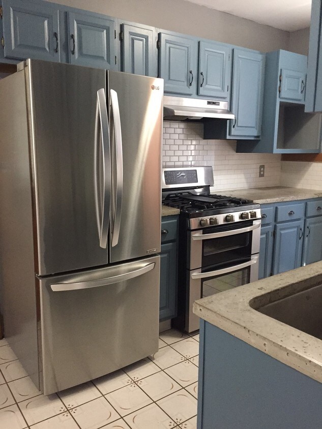 Kitchen - 3 Arcadia Ave