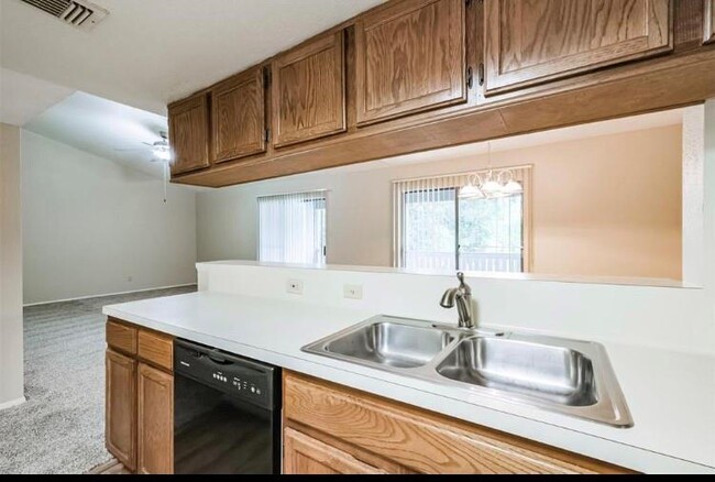 Building Photo - 14911 Wunderlich Dr