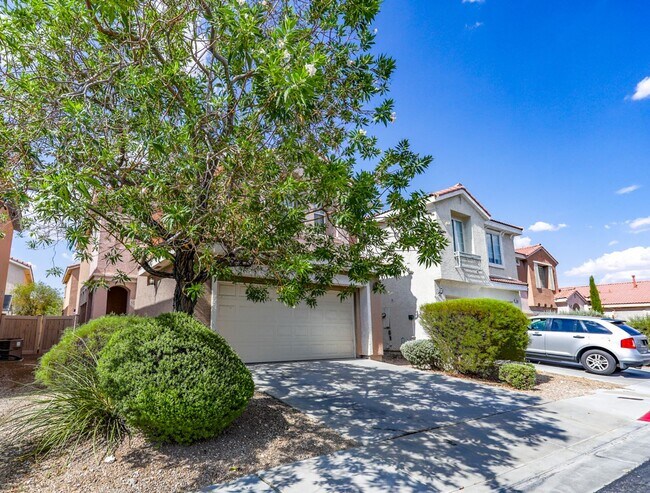 Foto del edificio - North Las Vegas Home 3 Beds with Desk Area...
