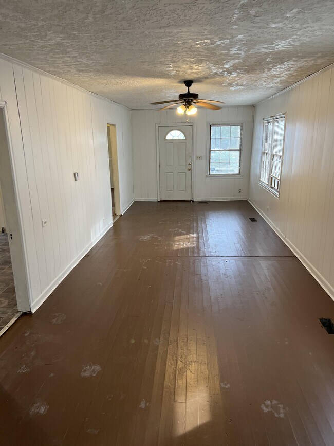 Building Photo - 22 E Wilkinson Ave