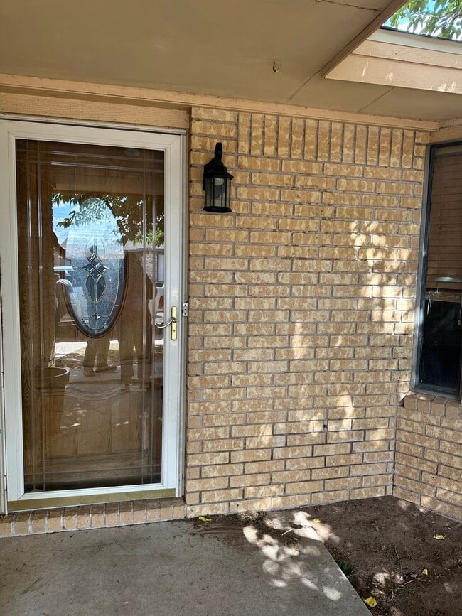 Building Photo - Very nice 3 bedroom 2 bath