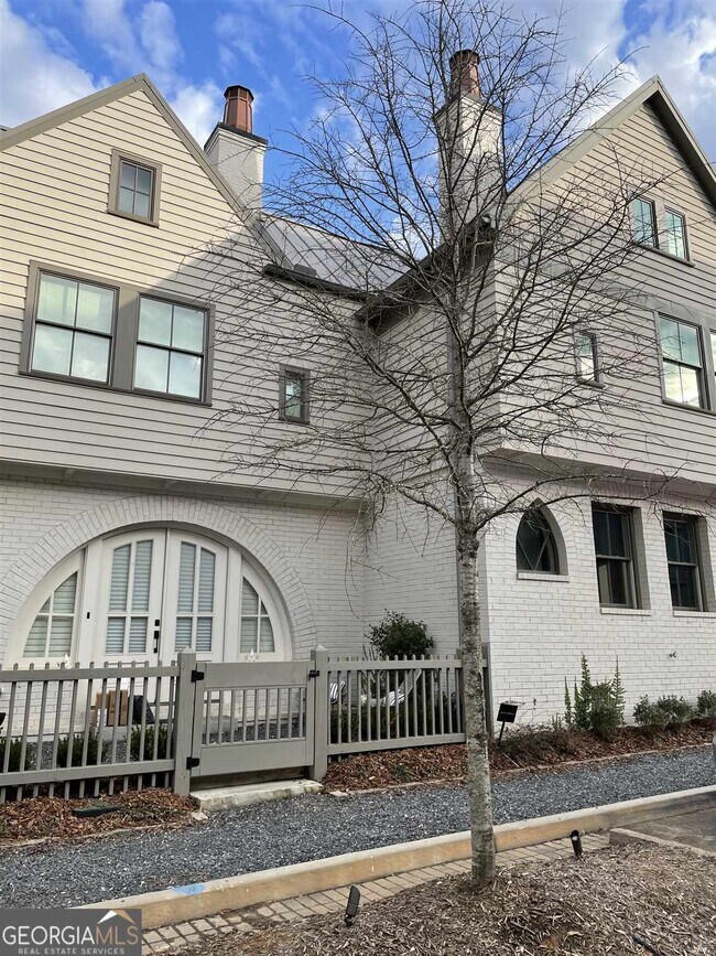 Building Photo - 460 Heatherden Ave