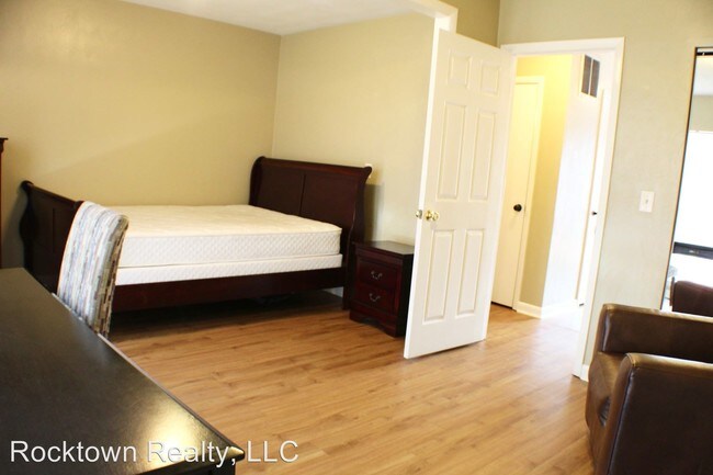 Building Photo - 1333 Bradley Dr