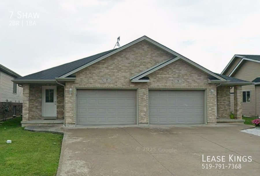 Primary Photo - Beautiful Semi Ranch With Attached Garage ...