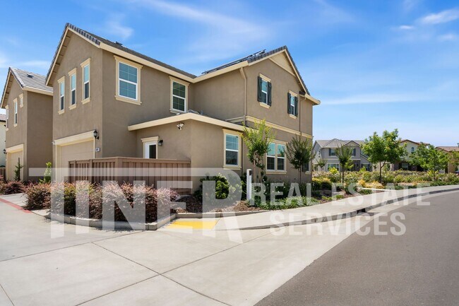 Building Photo - 10899 Portico Cir