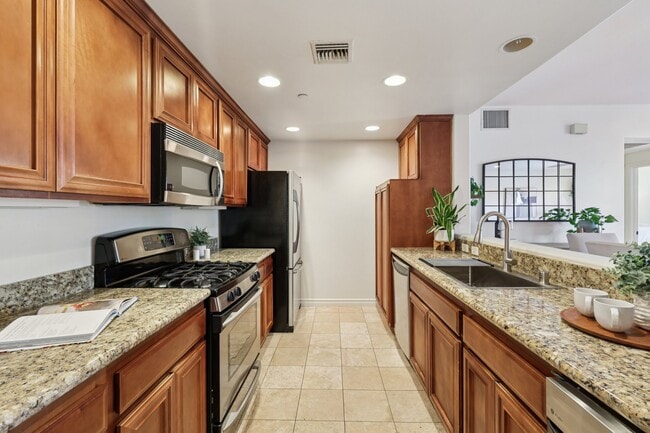 Building Photo - 3990 Centre St