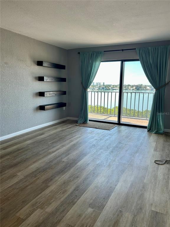 Foto del edificio - 7050 Sunset Dr S