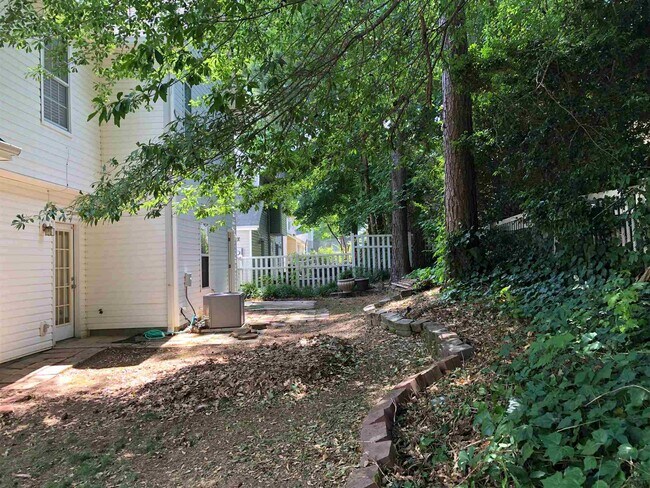 Building Photo - 638 N Fairfield Dr