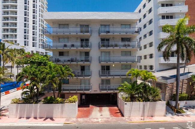 Building Photo - King Richard's Condominium