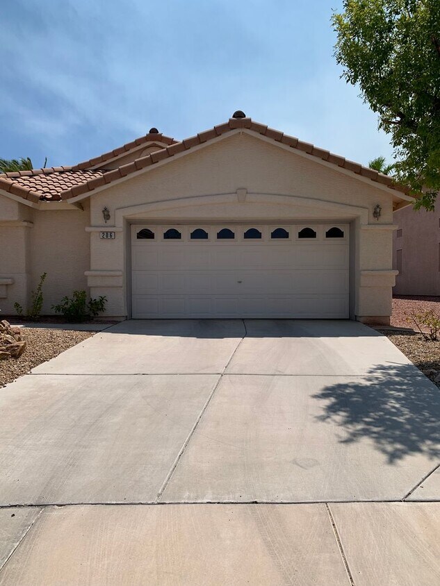 Foto principal - Great Home Single story home in Green Vall...