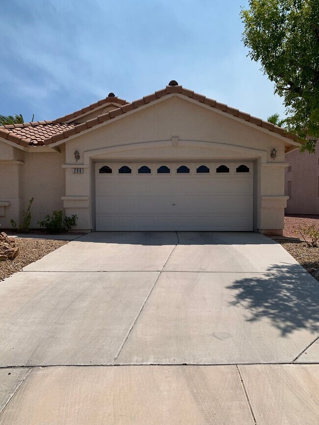 Building Photo - 206 Camelback Ridge Ave