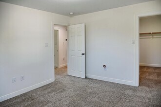 Building Photo - 5046 Van Fleet St