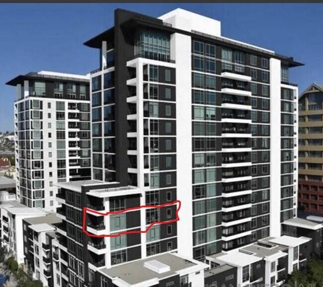 Building Photo - 425 W Beech St