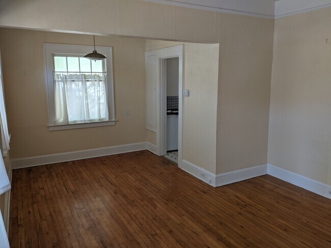 Building Photo - 232 NE 53rd Ave