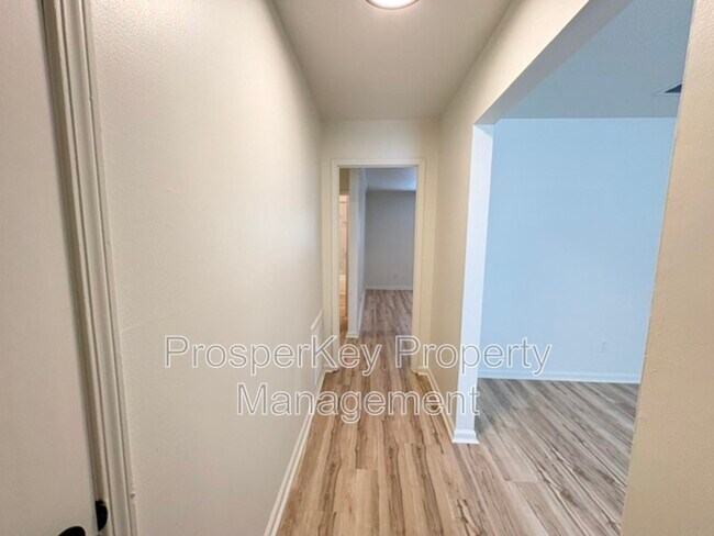 Foto del edificio - 5939 Hunter Rd