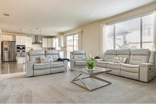 Foto del edificio - 7818 Poppy Ln