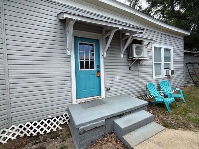 Foto del edificio - Pensacola - Downtown - 1 bedroom, 1 bathroom - partial utilities included