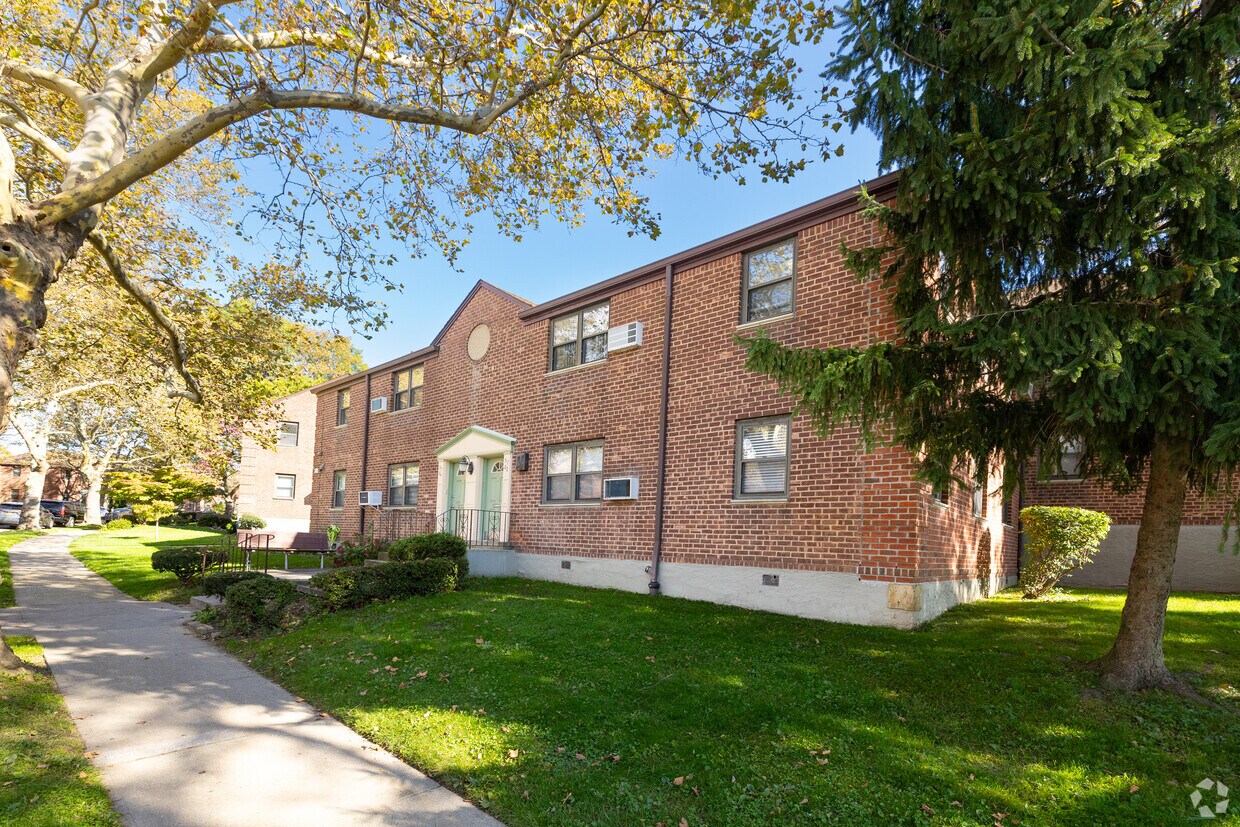 Beech Hills Garden Apartments Apartments in Little Neck, NY
