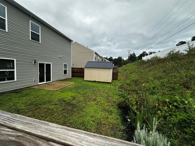 Building Photo - 3 bed/2.5 bath with garage - E Morristown, TN