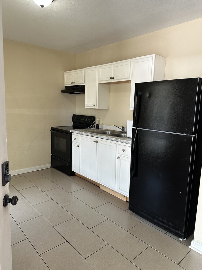 Photo - 636 N 39th St Apartment